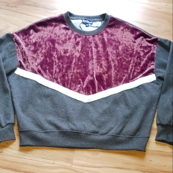 Sweater - Picture 1 of 3